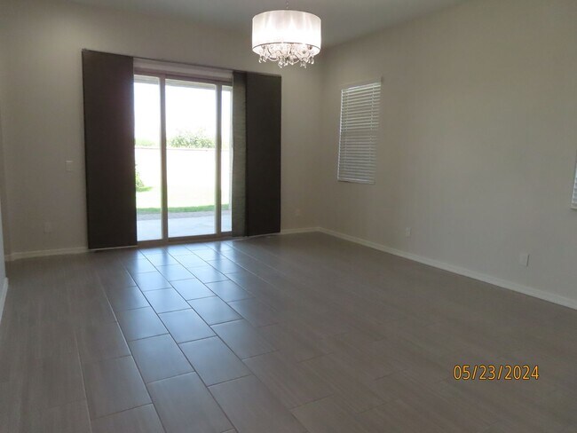 Building Photo - Beautiful 4 Bedroom 3 Bath Home in Gated C...