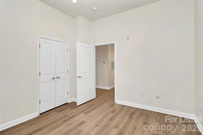 Building Photo - 450 New Bern Station Ct