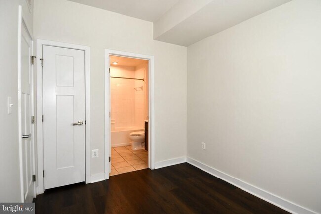Building Photo - 4917 Crest View Dr