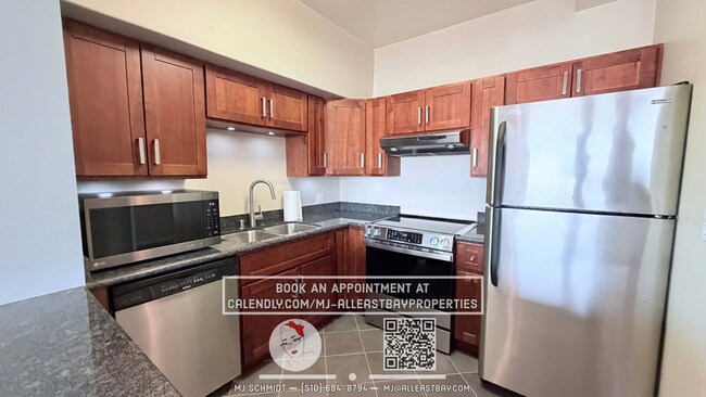 Building Photo - Bright 1 bedroom condo with spectacular views on the 25th floor!