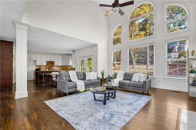 Building Photo - 3713 Lake Edge Dr