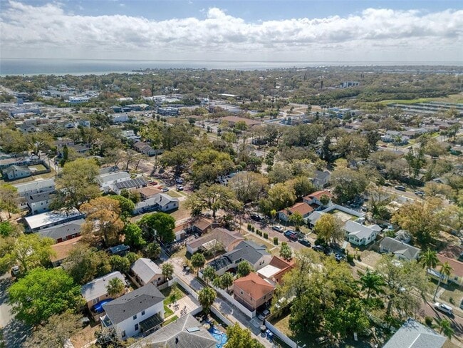 Building Photo - 675 16th Ave S