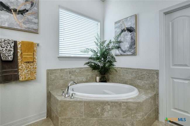 Building Photo - 2701 Rabbit Creek Dr