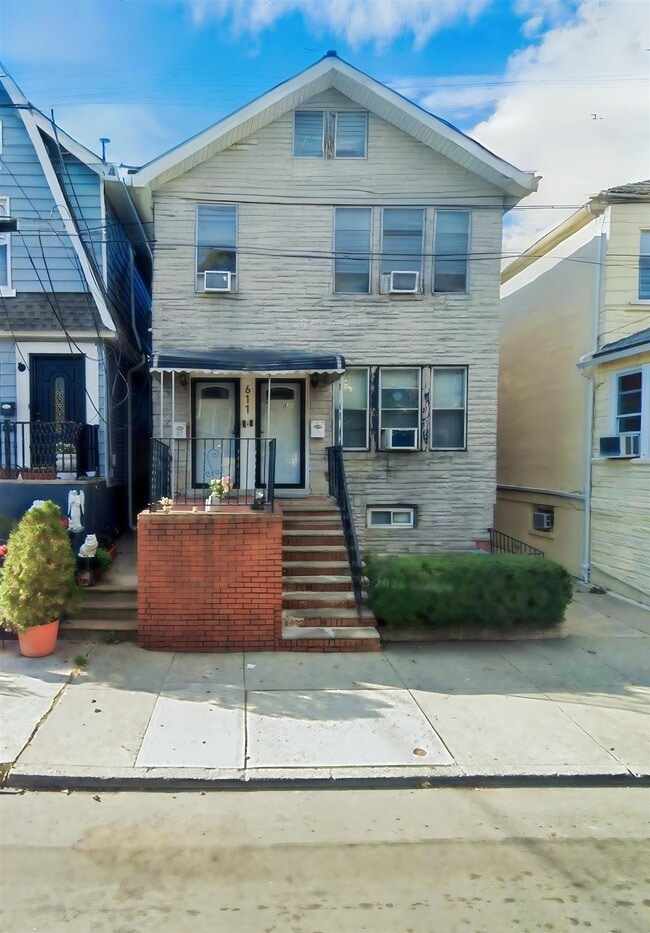 Building Photo - 611 87th St