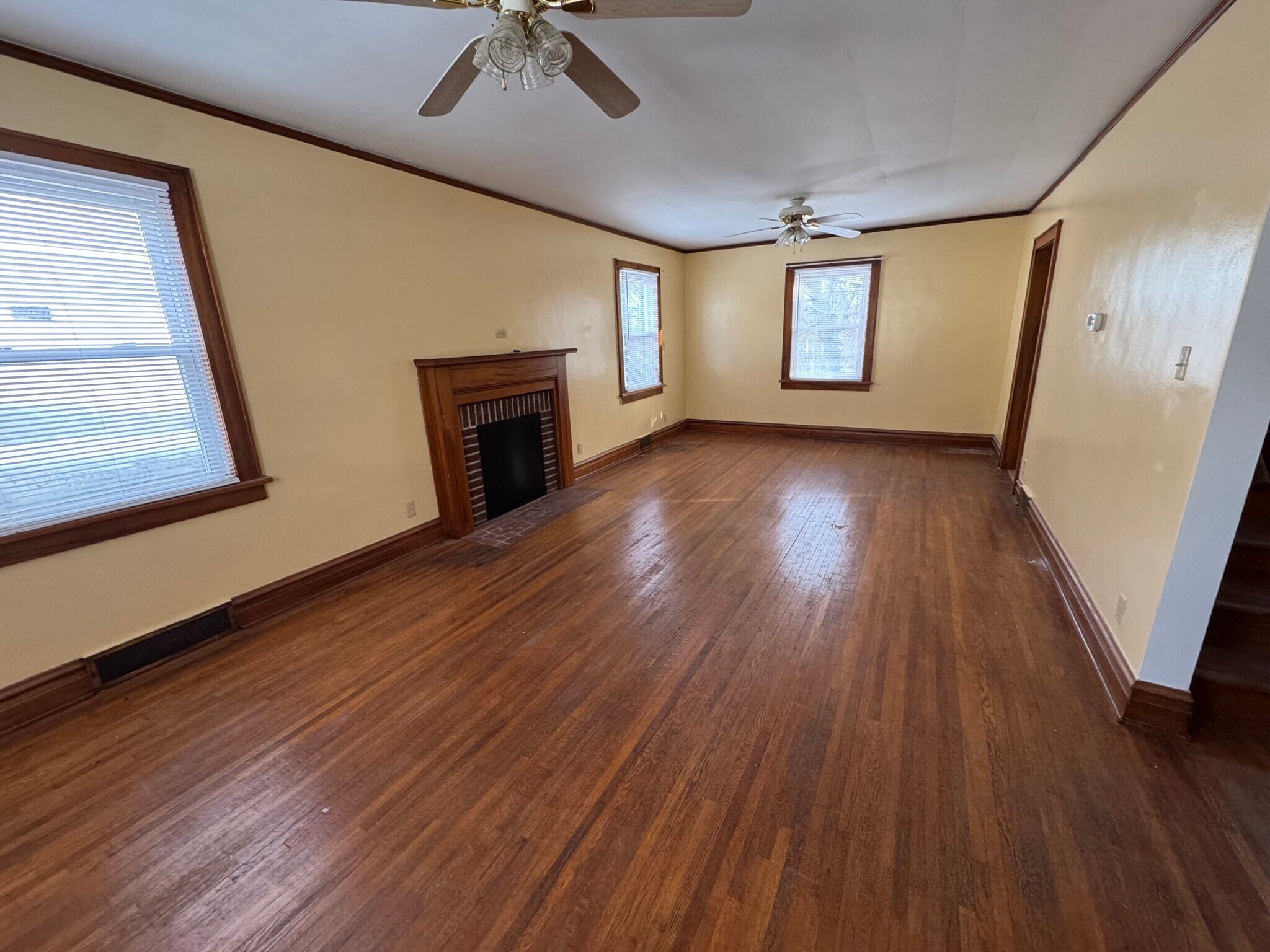 Building Photo - 110 1/2 Main St