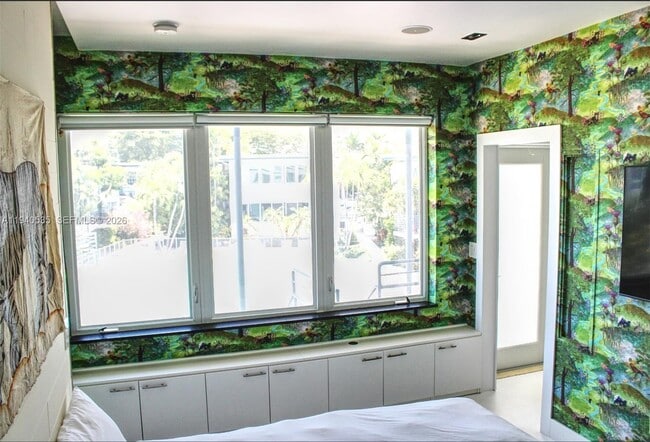 Building Photo - 4710 Pine Tree Dr