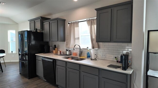 Building Photo - 5659 Sabbia Dr