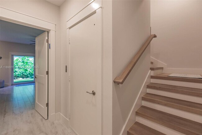 Building Photo - 117 Ocean Key Way