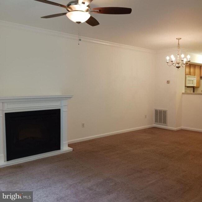 Building Photo - 2125 Hideaway Ct
