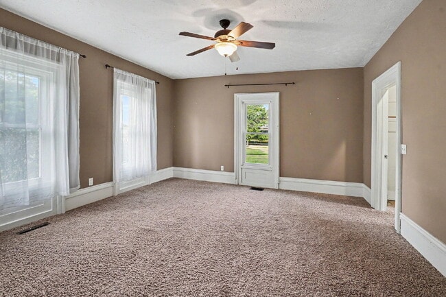 Building Photo - Updated farmhouse with privacy and views