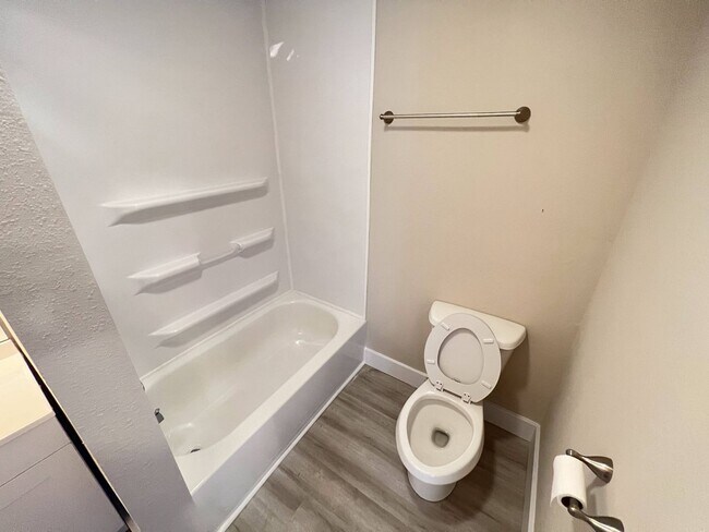 Building Photo - 3 Bed 1 Bath Springfield, MO