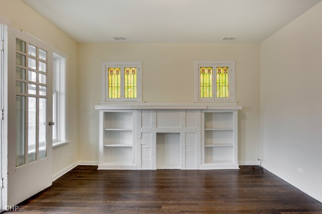 Building Photo - 2655 W Leland Ave