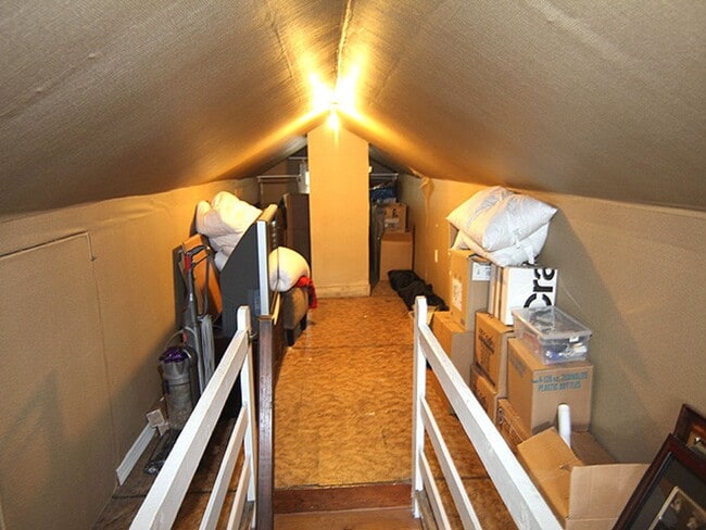Building Photo - Adorable, Renovated Bungalow with Huge Yar...