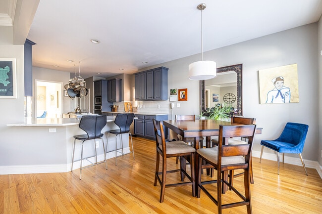 Building Photo - 2454 Vivian Cir