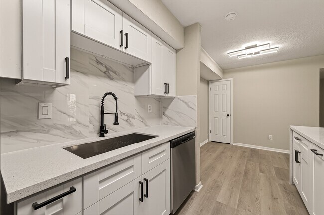 Building Photo - 1860 White Oak Dr