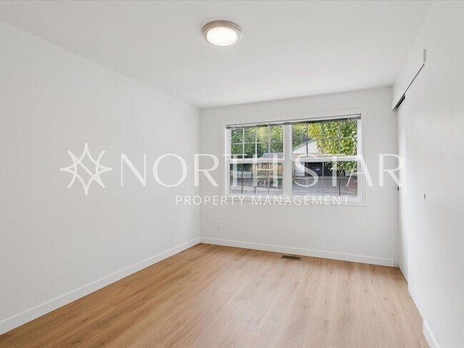 Building Photo - Charming Updated One-Level Home with Spaci...