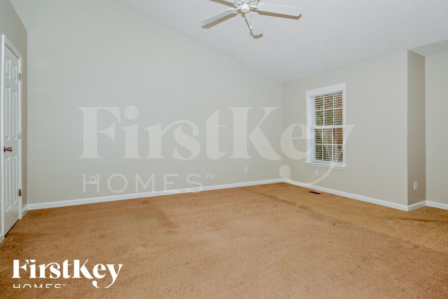 Building Photo - 7081 Village Oaks Dr