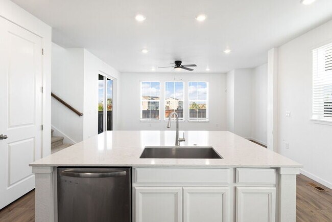 Building Photo - Charming 3 beds 2 baths in Commerce City! ...