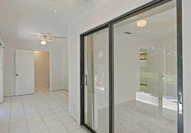 Building Photo - 9258 Green Meadows Way
