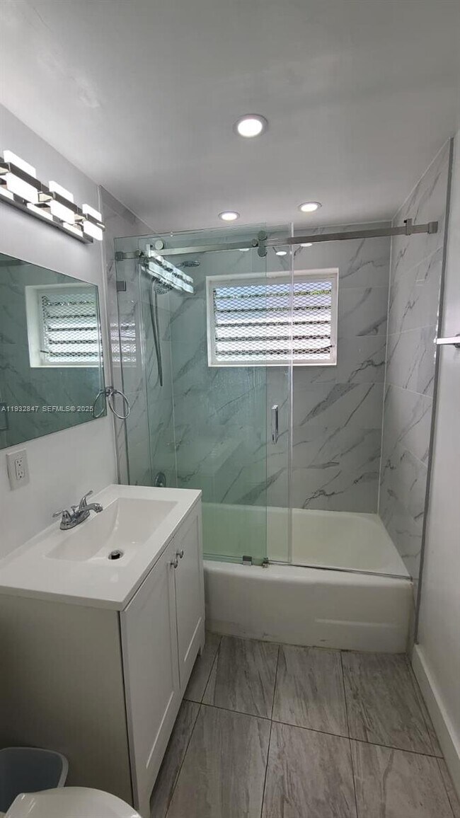 Building Photo - 761 Euclid Ave