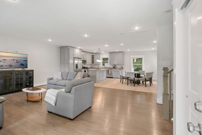 Building Photo - 7900 Heritage Dr