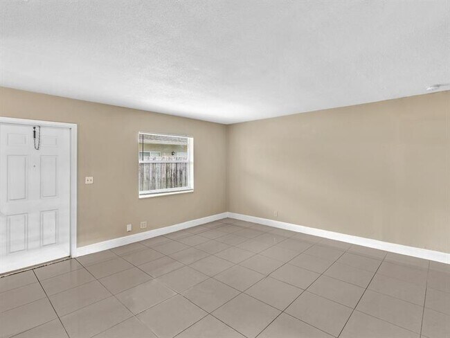 Building Photo - 705 SW 15th Ave