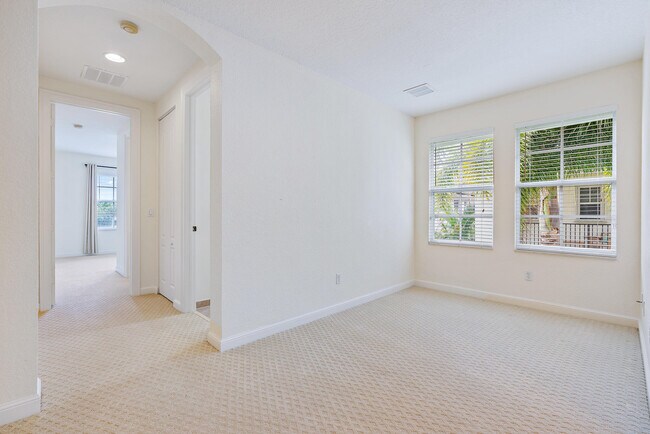 Building Photo - 1058 Vintner Blvd