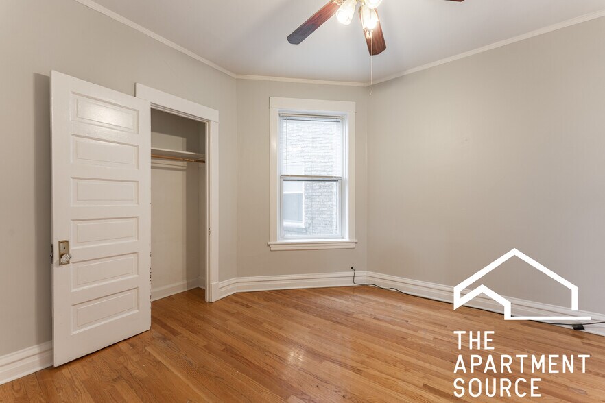 Building Photo - 1317 W Foster Ave