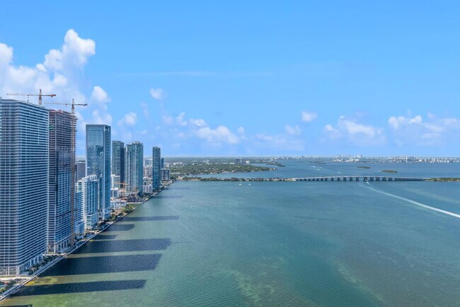 Building Photo - 700 NE Miami Pl