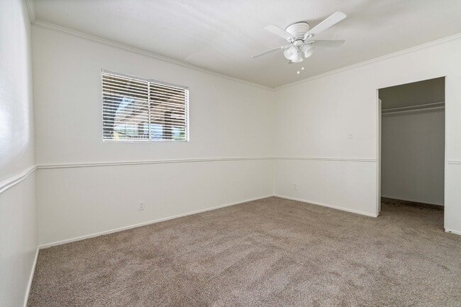 Building Photo - "Charming 2-Bedroom Retreat in Vibrant Aus...