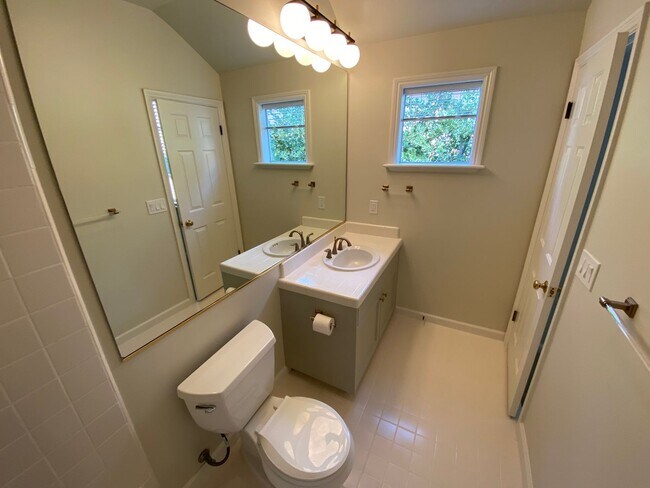 Building Photo - 3421 El Camino Real