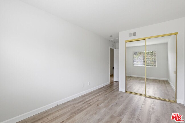 Building Photo - 18136 Oxnard St