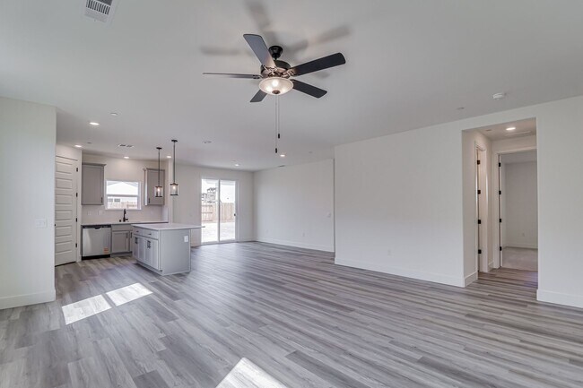 Building Photo - 8208 Dreamside Ave