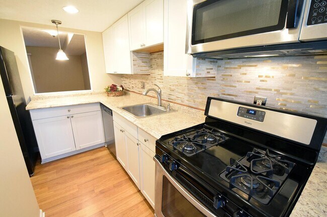 Building Photo - 20 King Arthur Ct