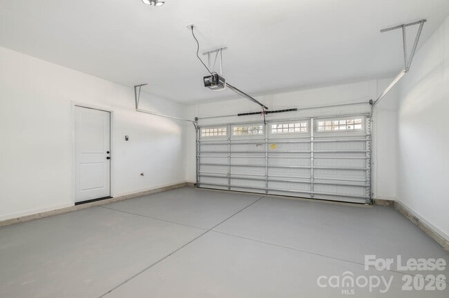 Building Photo - 2507 Lynbridge Dr