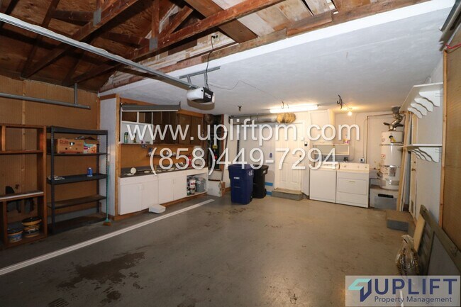 Building Photo - 4 Bed 3 Bath House in Spring Valley w/ Was...