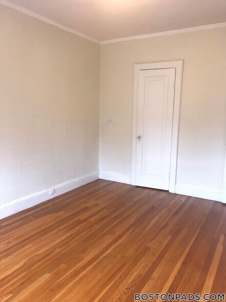 Building Photo - 2045 Commonwealth Ave