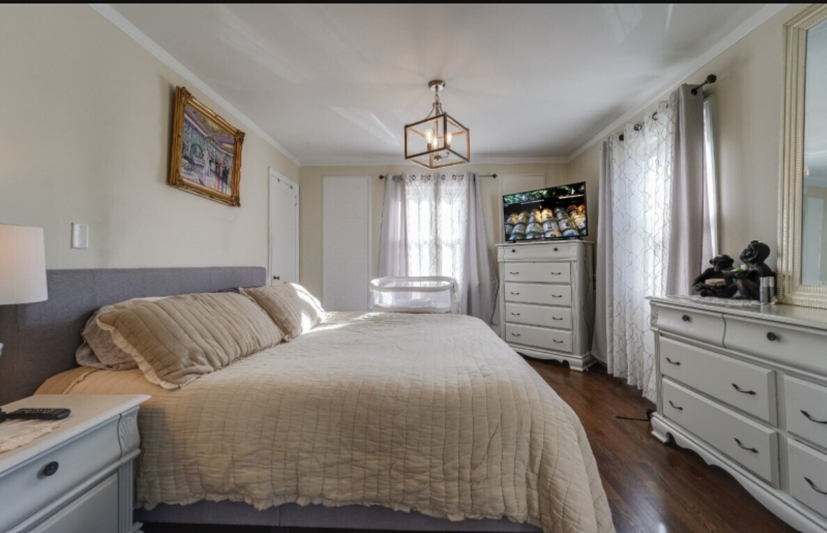 Building Photo - 391 Ward St