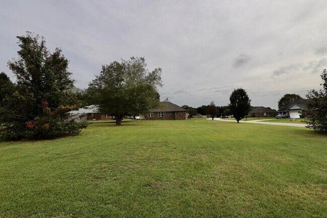 Building Photo - 60 Vinca Ct