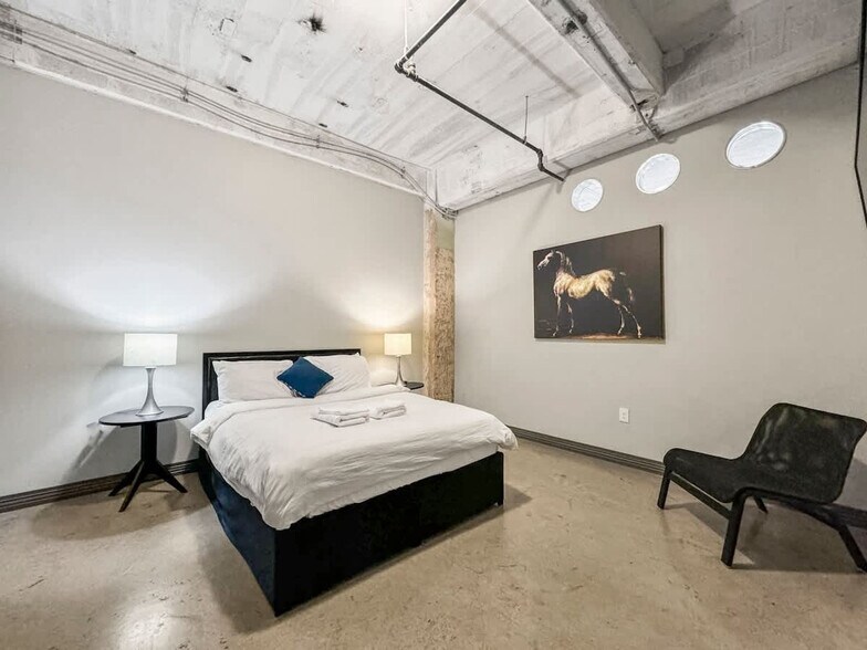 Building Photo - 500 S Ervay St