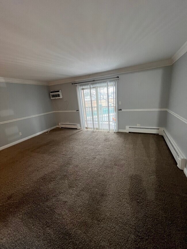 Building Photo - 910 W Alleghany Dr