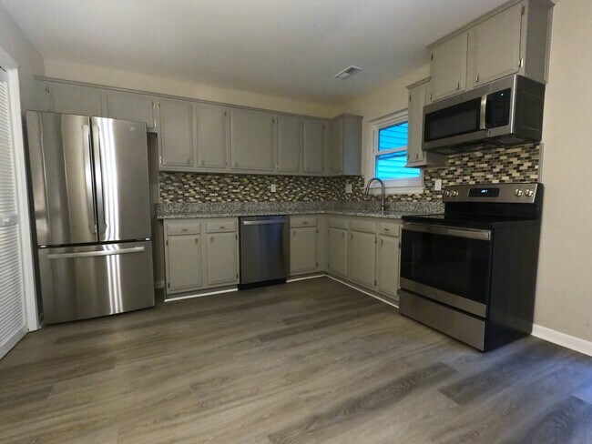 Building Photo - 2611 Chancer Dr