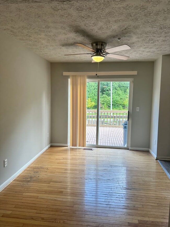 Building Photo - Spacious Townhome for Rent! Finished Basement! W/D! Available Now!