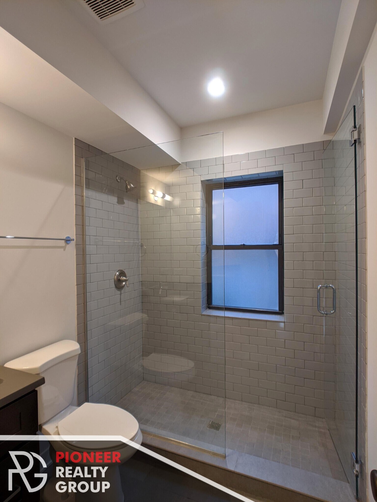 Building Photo - 2203 W Eastwood Ave