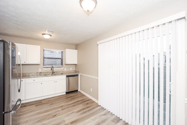 Building Photo - 8272 Canyon Forge Dr