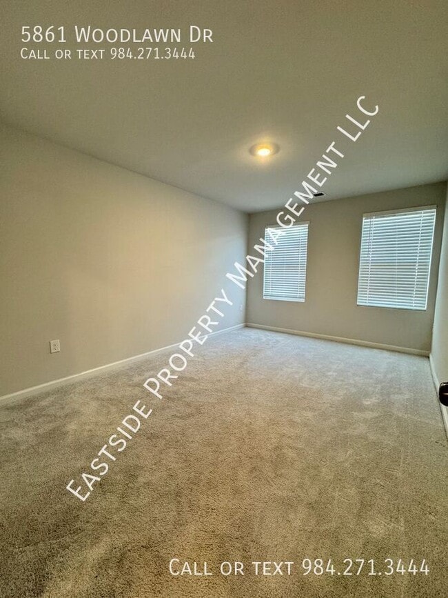 Building Photo - 5861 Woodlawn Dr