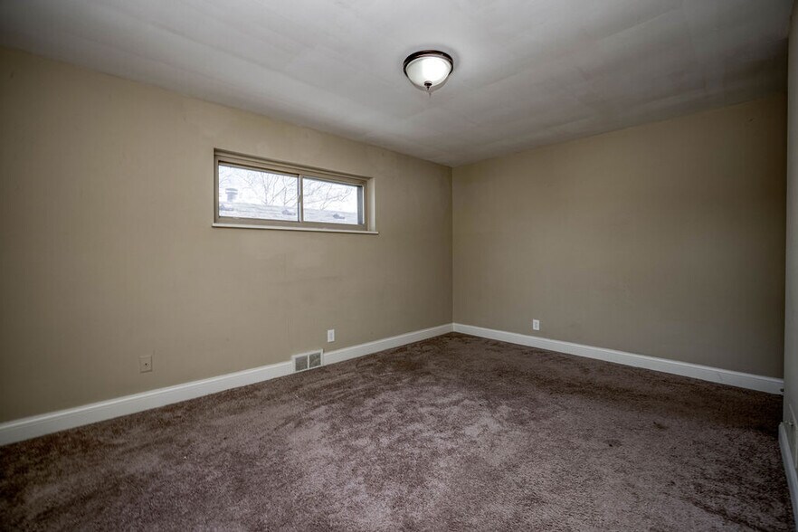 Building Photo - 4146 South Ave