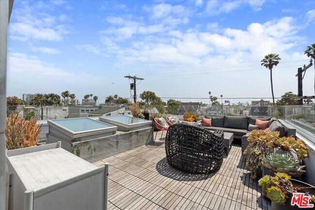 Building Photo - 483 Carroll Canal Ct
