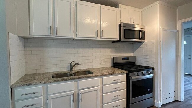 Building Photo - 1541 BriarCliff Rd
