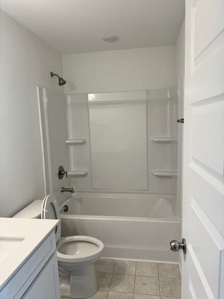 Building Photo - 605 Wetherbrooke Way